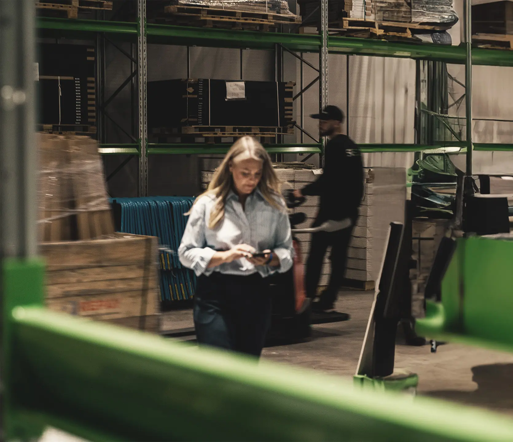 Person som arbetar i lager